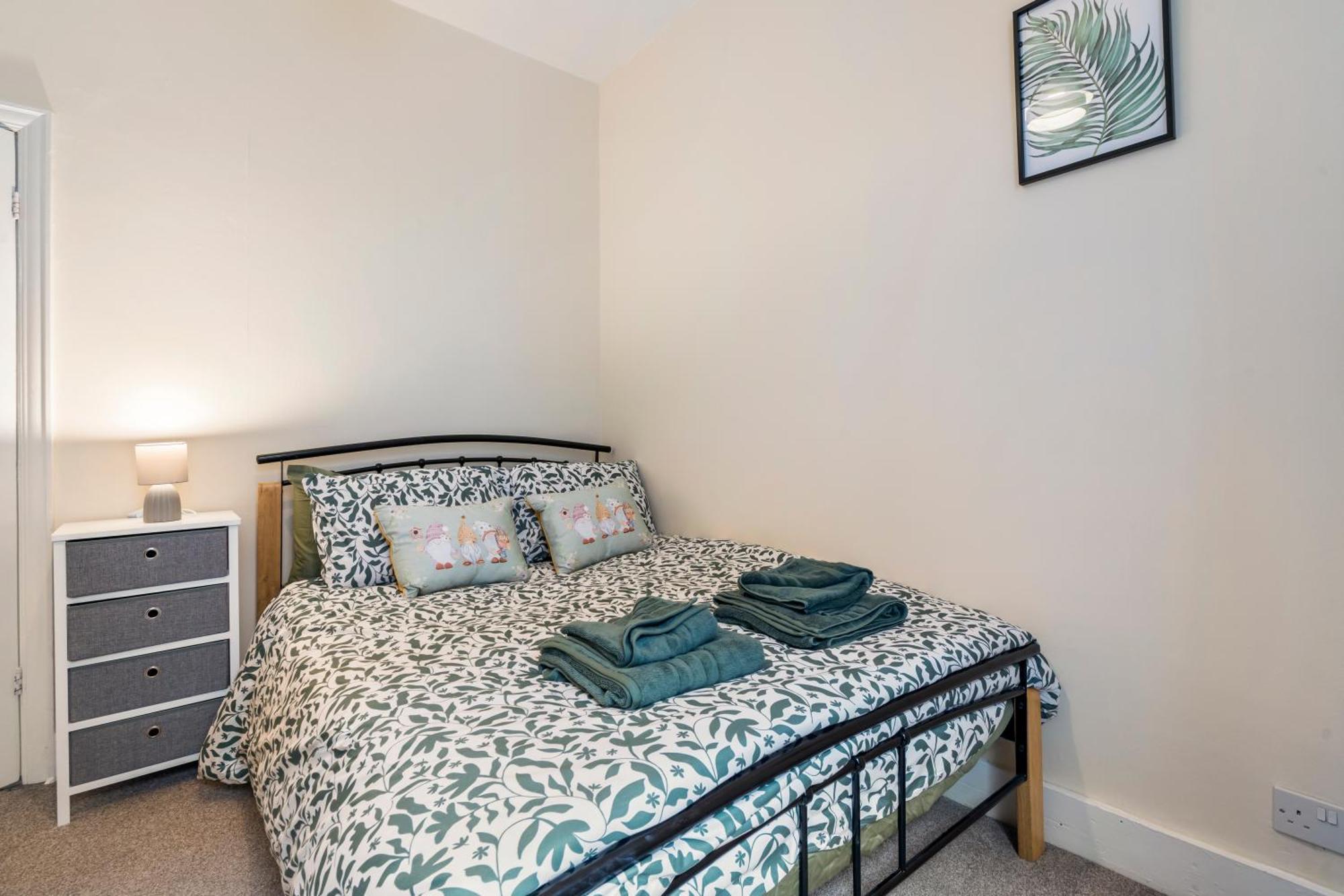 Modern 3 Bedroom Apartment In Wimbeldon Park London Eksteriør billede