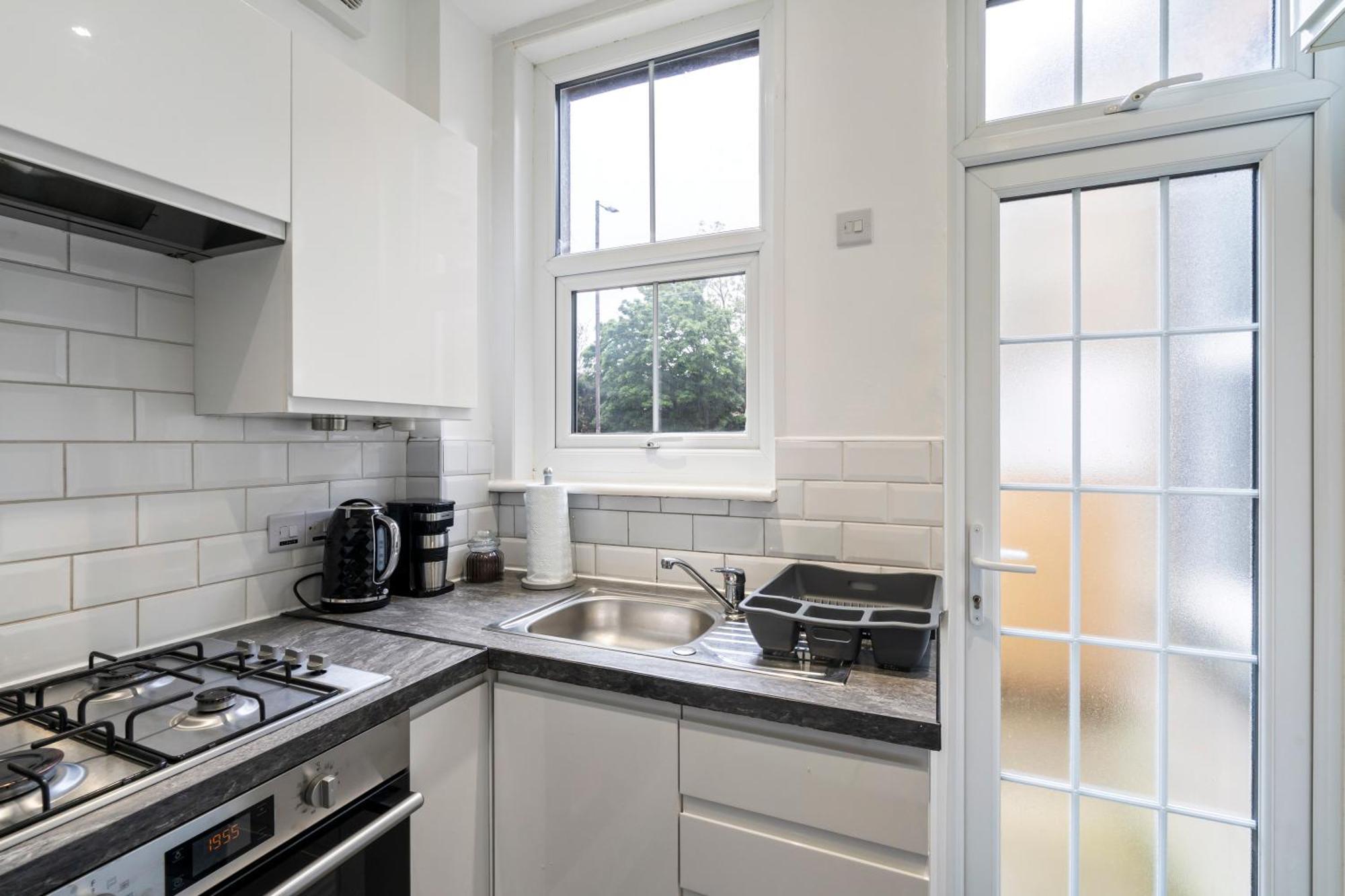 Modern 3 Bedroom Apartment In Wimbeldon Park London Eksteriør billede