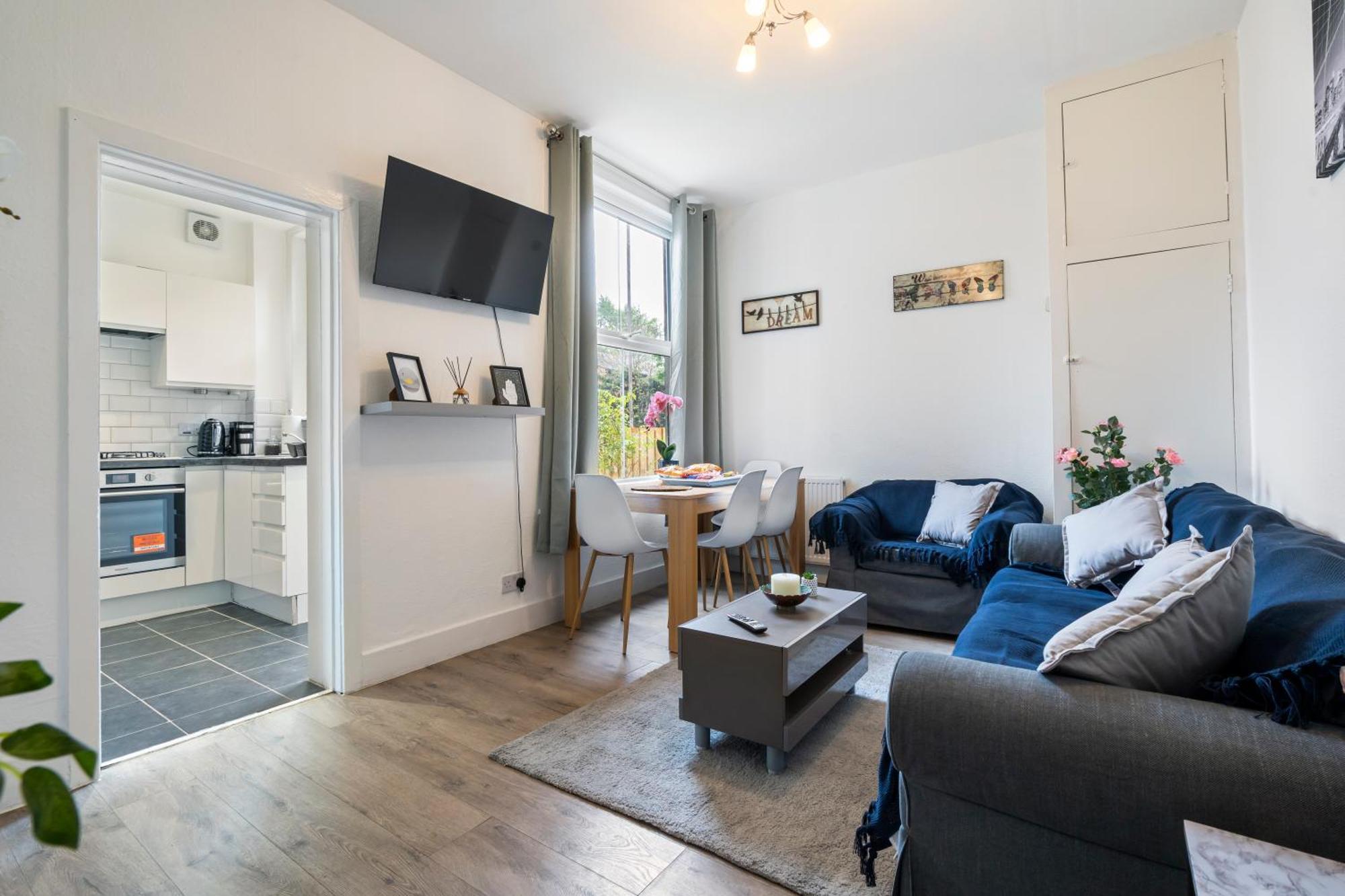 Modern 3 Bedroom Apartment In Wimbeldon Park London Eksteriør billede