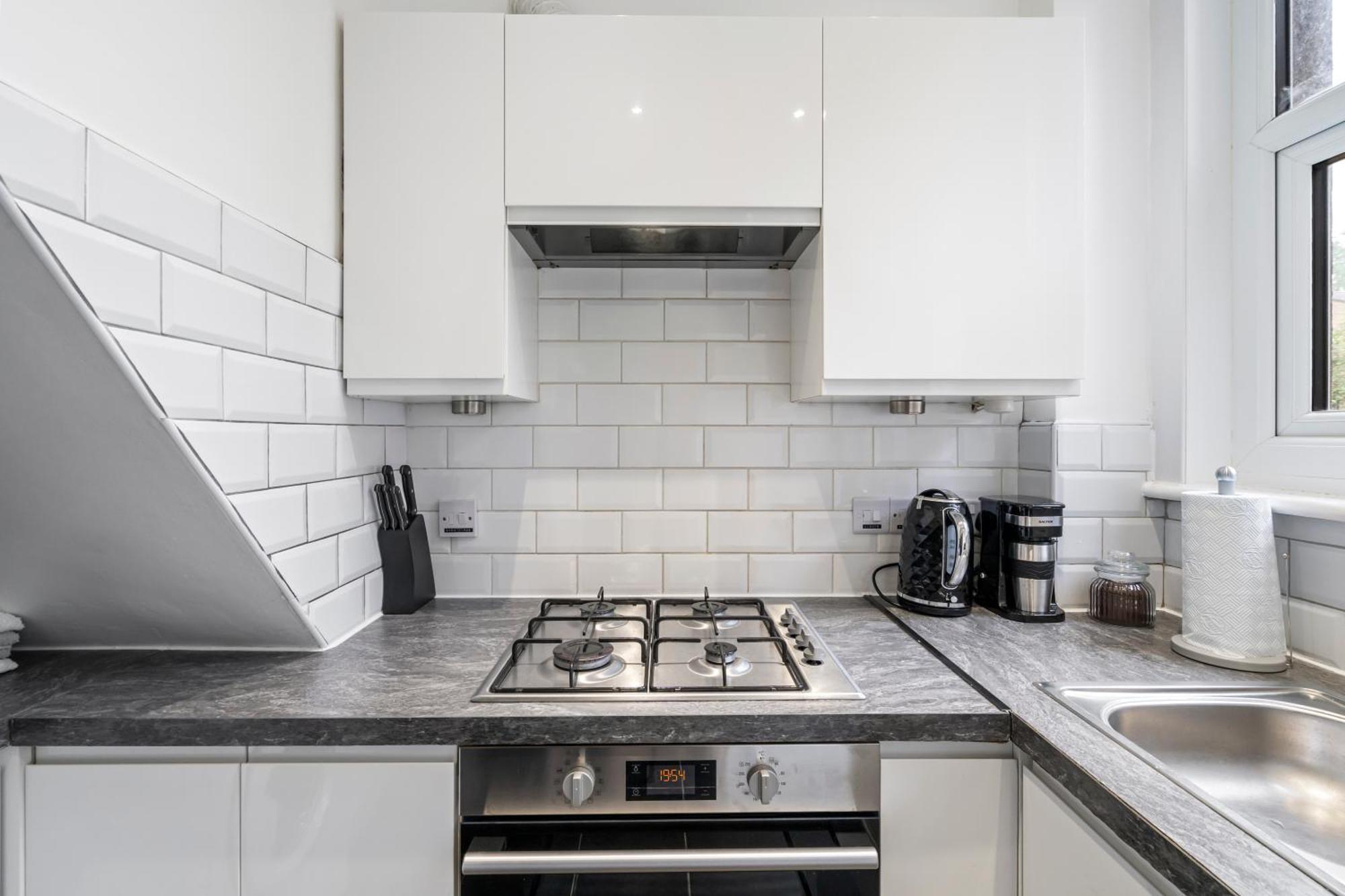 Modern 3 Bedroom Apartment In Wimbeldon Park London Eksteriør billede