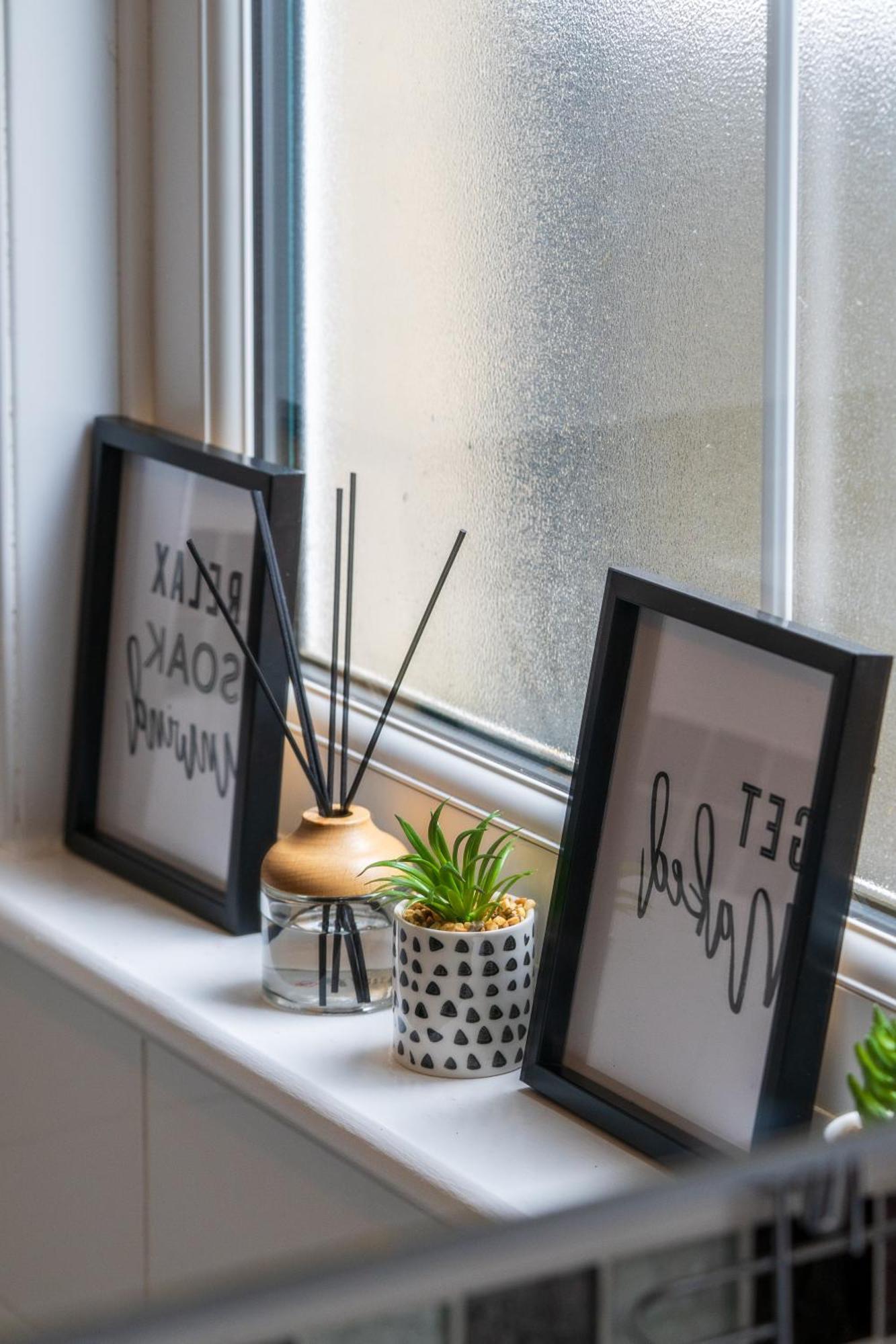 Modern 3 Bedroom Apartment In Wimbeldon Park London Eksteriør billede