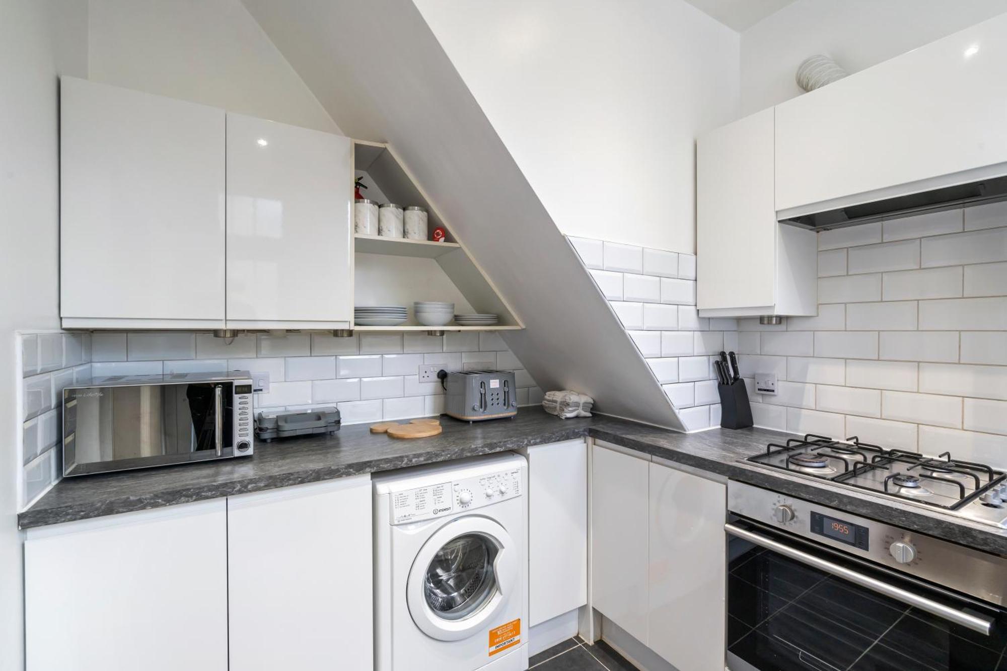 Modern 3 Bedroom Apartment In Wimbeldon Park London Eksteriør billede