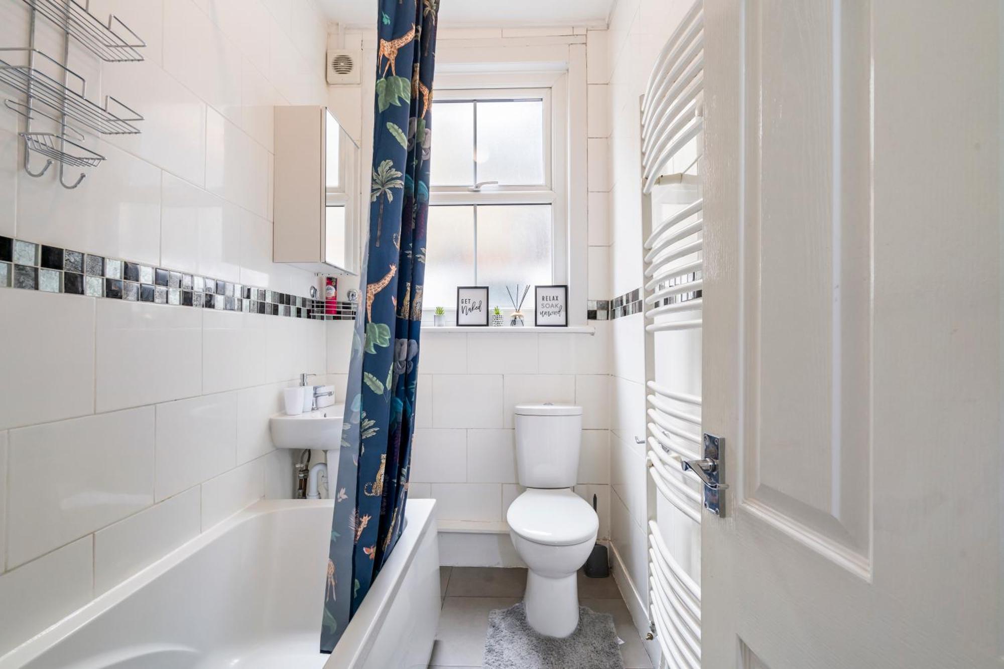 Modern 3 Bedroom Apartment In Wimbeldon Park London Eksteriør billede