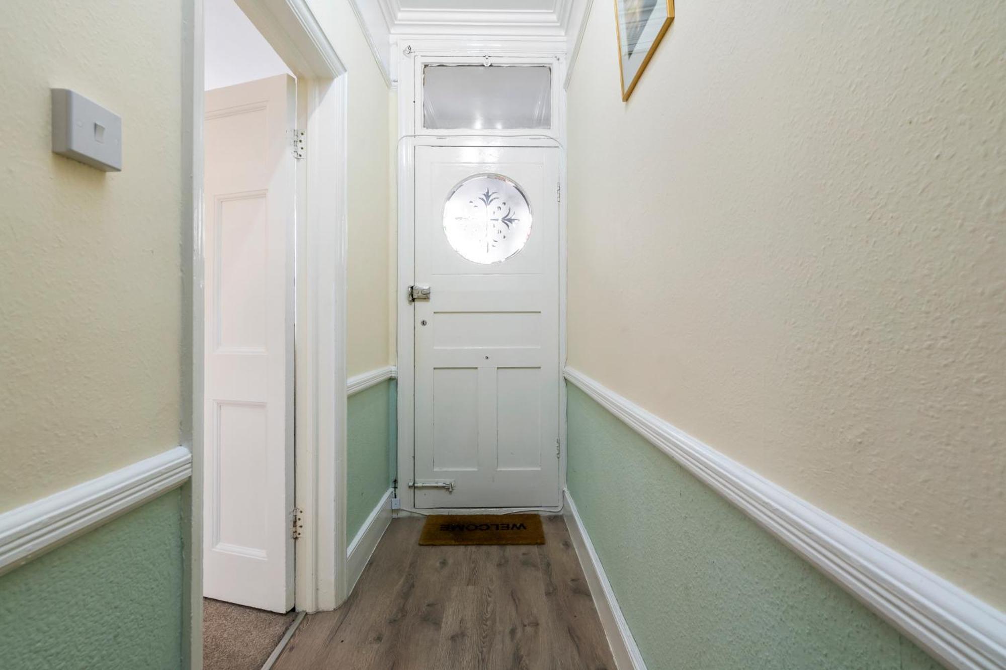 Modern 3 Bedroom Apartment In Wimbeldon Park London Eksteriør billede