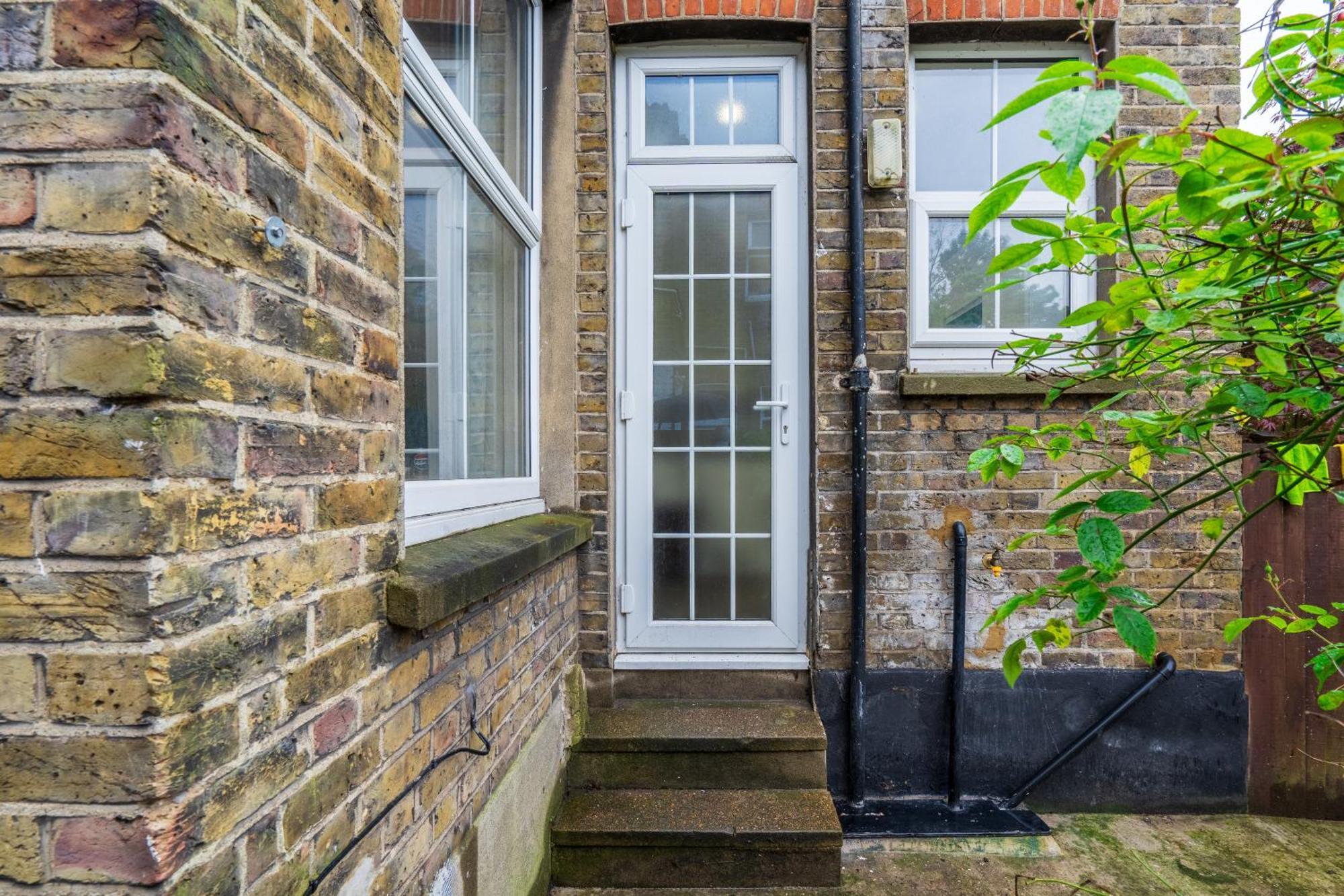 Modern 3 Bedroom Apartment In Wimbeldon Park London Eksteriør billede